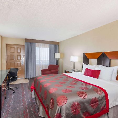 Ramada By Wyndham San Diego National City Ngoại thất bức ảnh