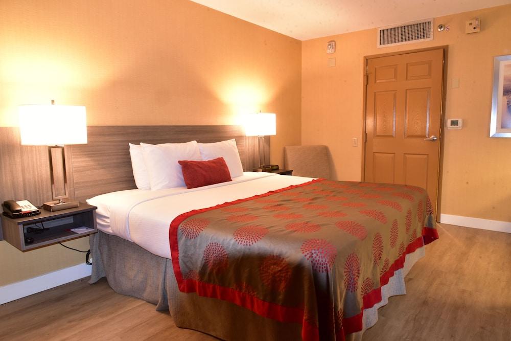 Ramada By Wyndham San Diego National City Ngoại thất bức ảnh