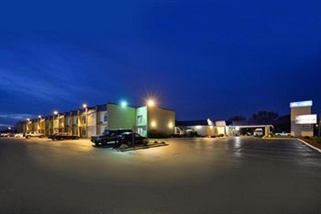 Ramada By Wyndham San Diego National City Ngoại thất bức ảnh