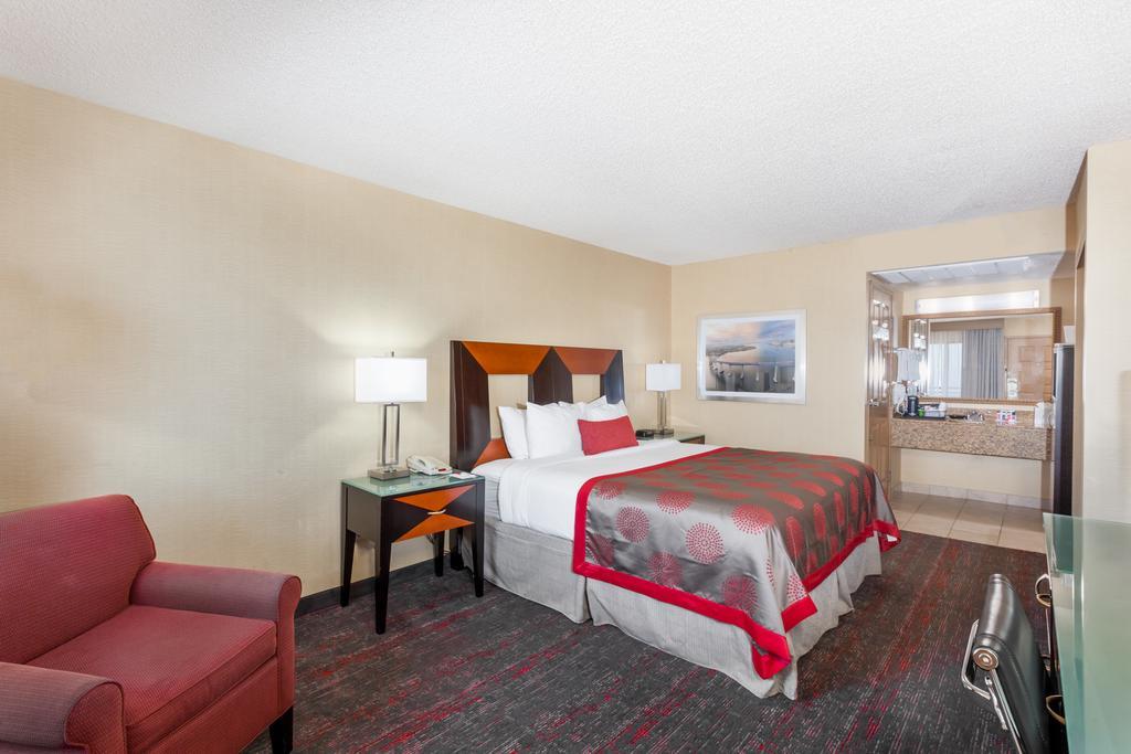Ramada By Wyndham San Diego National City Ngoại thất bức ảnh