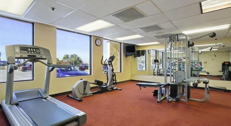 Ramada By Wyndham San Diego National City Ngoại thất bức ảnh